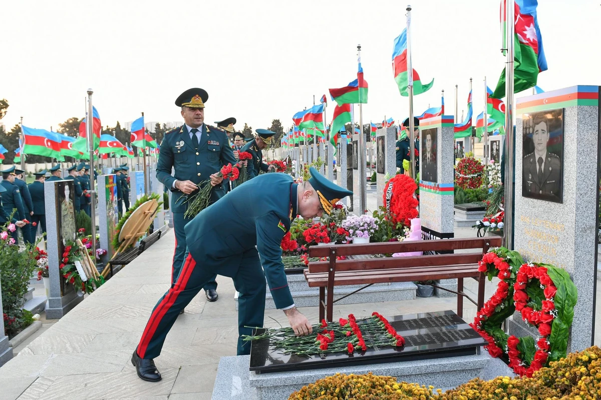Руководство Госпогранслужбы посетило II Аллею шехидов - ФОТО
