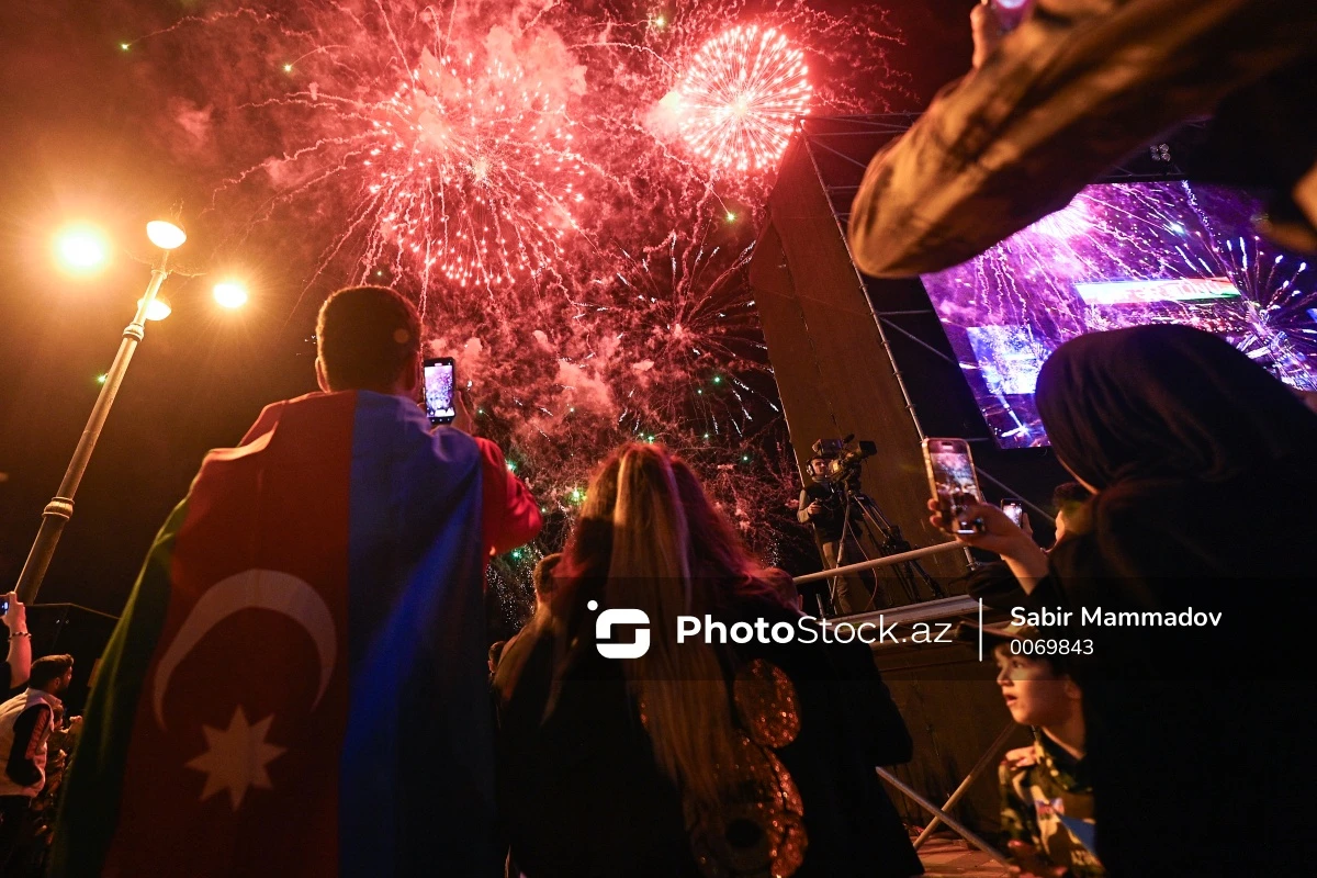 8 Noyabr - Zəfər Günü münasibəti ilə Bakıda atəşfəşanlıq - YENİLƏNİB + VİDEO