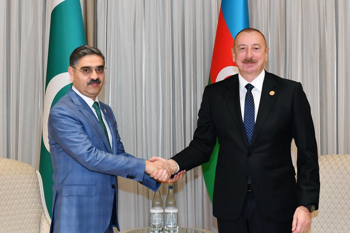 İlham Əliyev Daşkənddə Pakistanın Keçid Hökumətinin Baş naziri ilə görüşüb - YENİLƏNİB - FOTO
