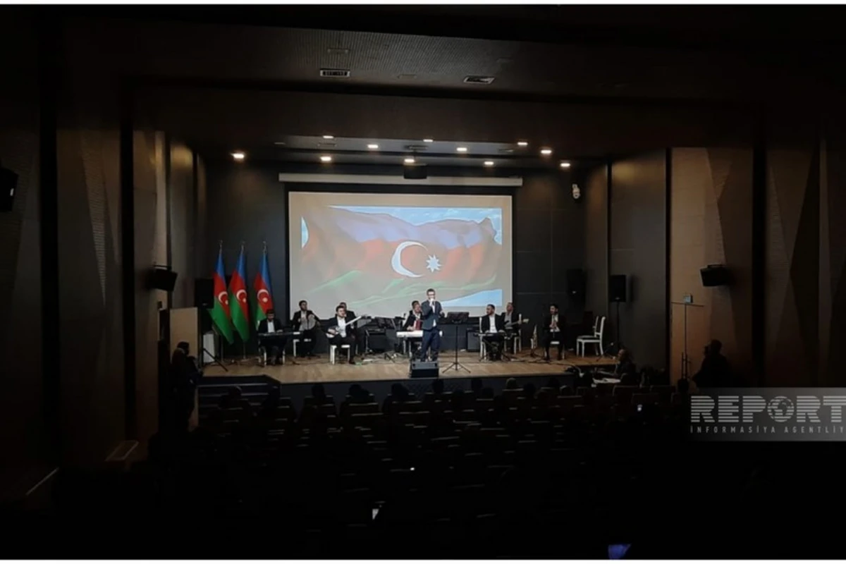Gəncədə 9 Noyabr - Dövlət Bayrağı Günü münasibətilə konsert proqramı keçirilib - FOTO