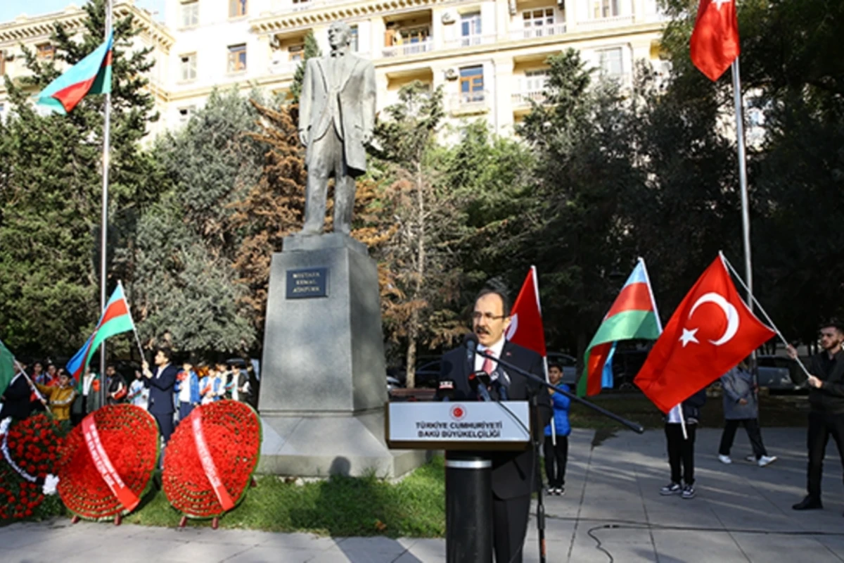 Atatürkün xatirəsi Bakıda anılıb
