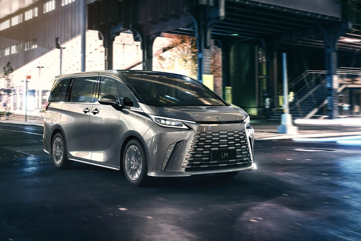 TAM YENİ LEXUS LM