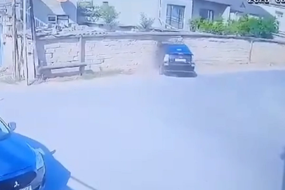 Başqasına məxsus “Prius”la qəza törətdi, öldü