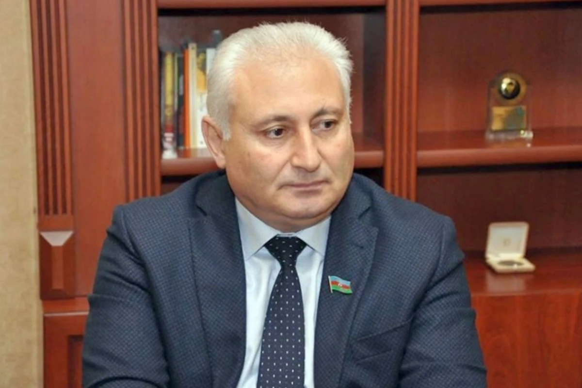 Deputat Milli Məclisdəki kompüterlərdən narazıdır