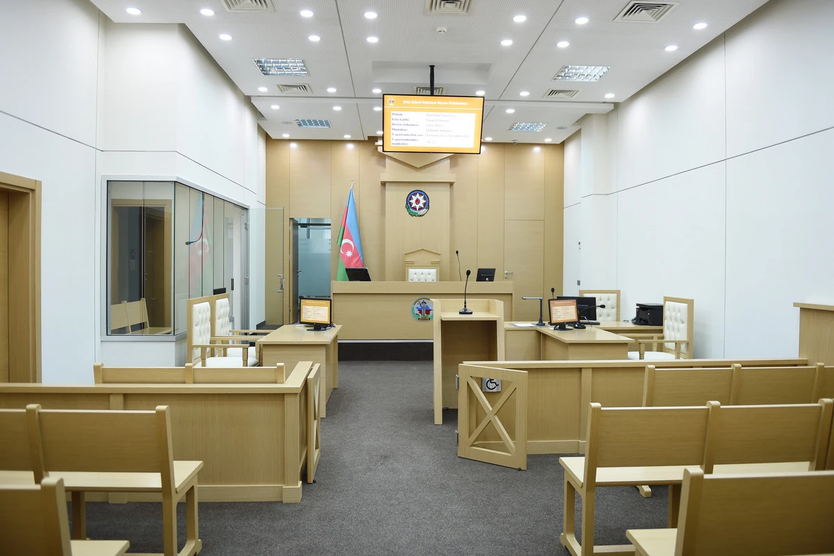 Bakıda müğənninin evinə basqın edərək onu döyənlərin məhkəməsi başlayıb