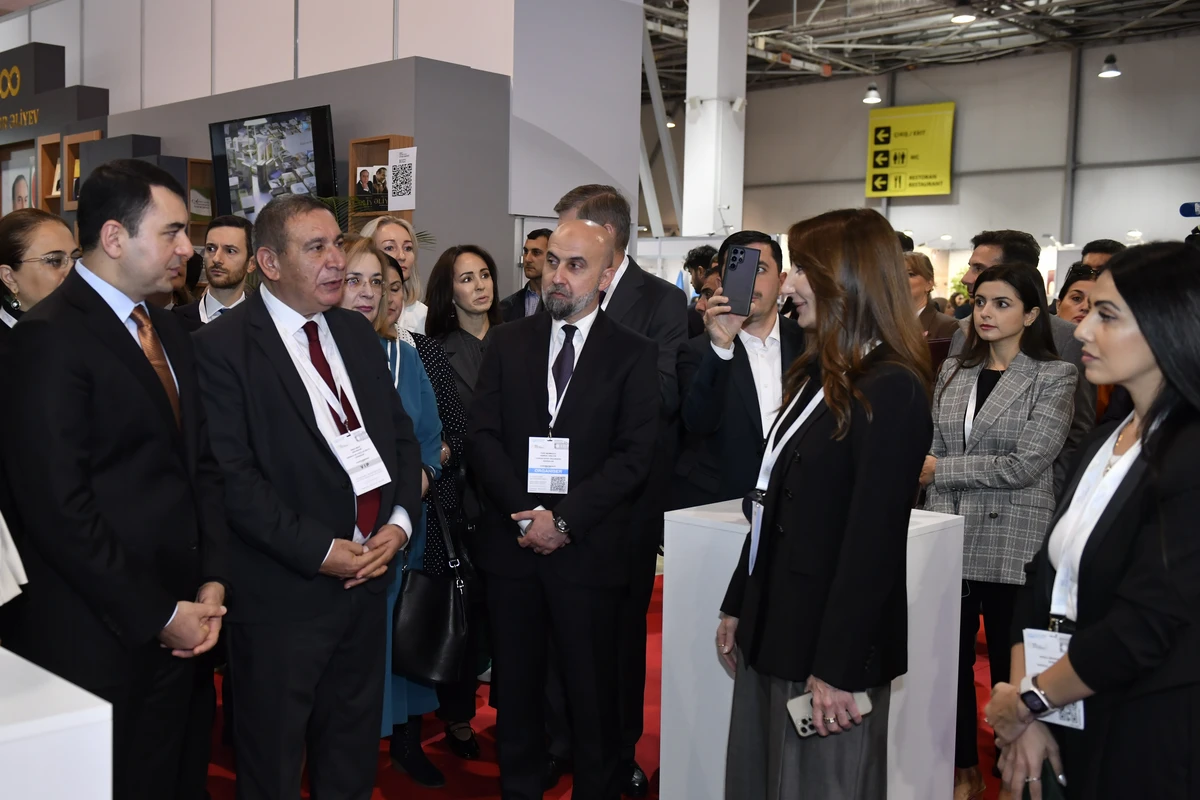 Azercell elektron və audio kitablarla IX Bakı Beynəlxalq Kitab Sərgisində çıxış etdi - FOTO