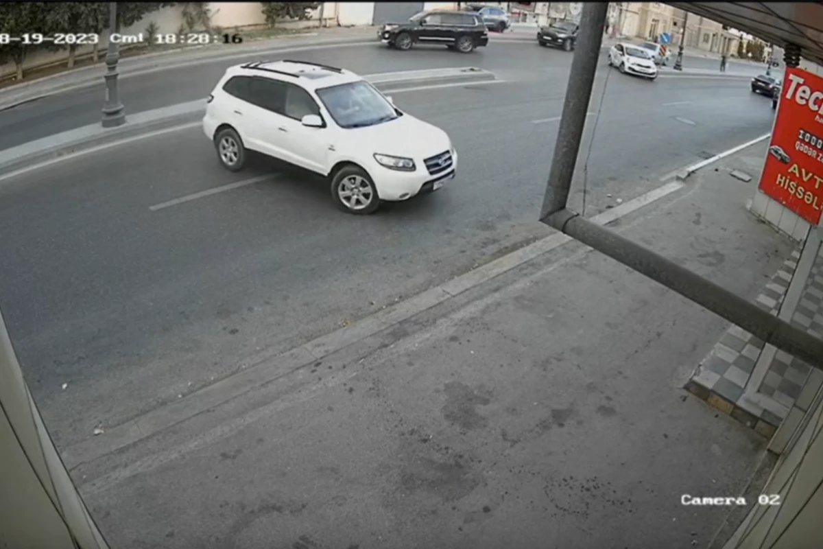Bakıda xanım sürücü qəza şəraiti yaratdı - ANBAN VİDEO