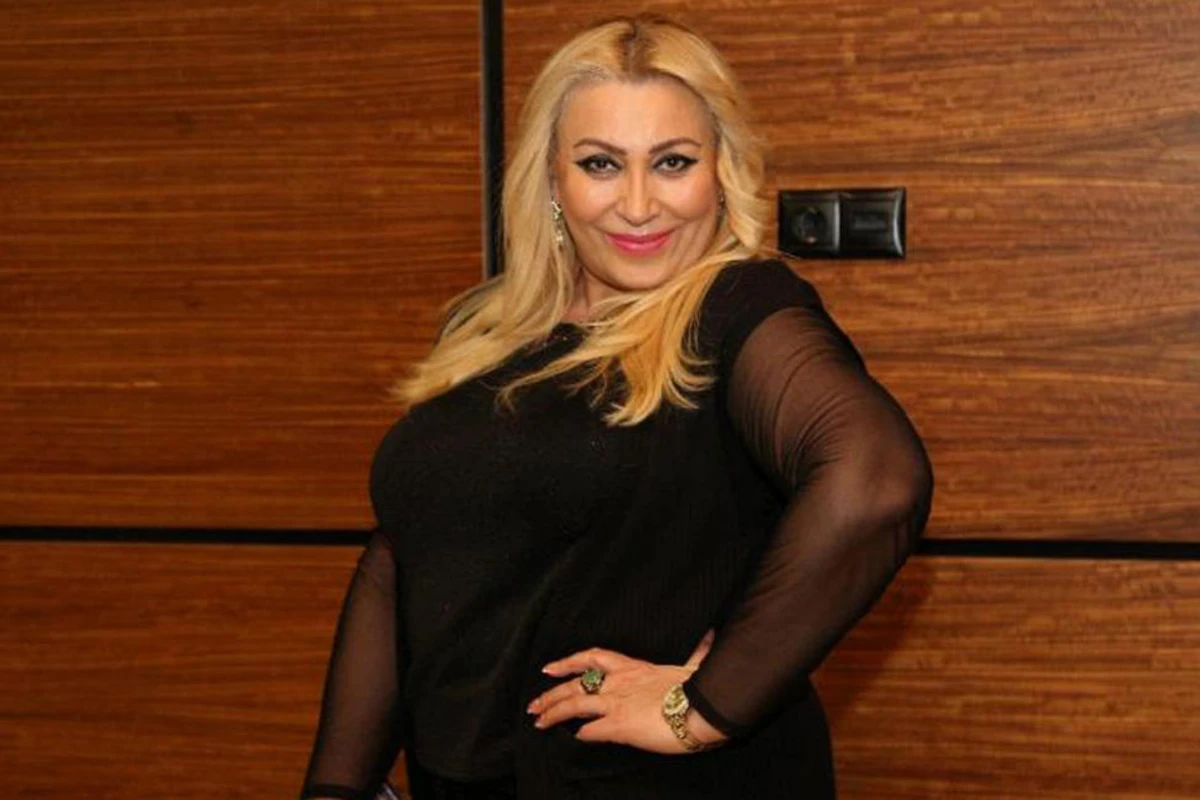Əməkdar artist evini satır
