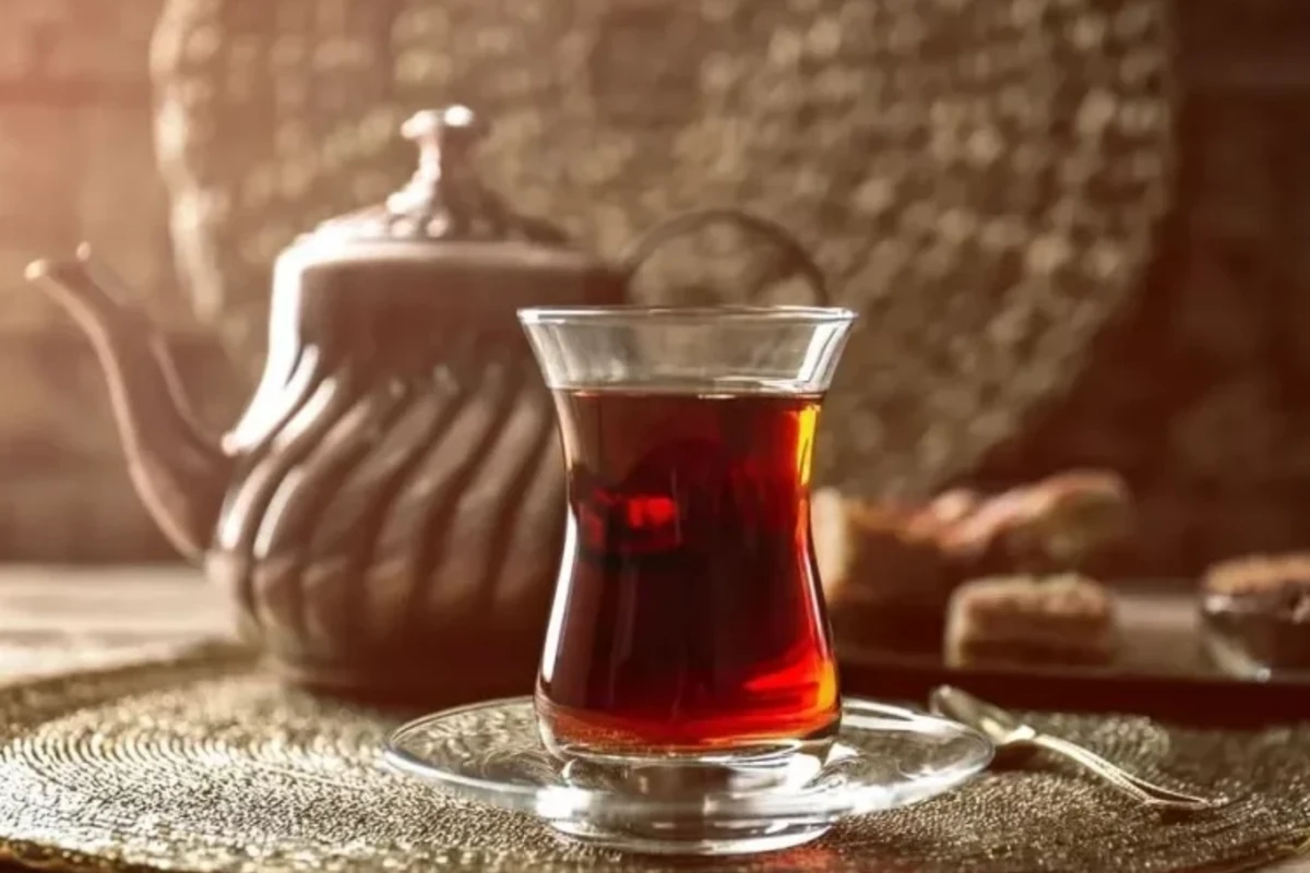 Bakıda 90 manata bir çaynik çay - FOTO