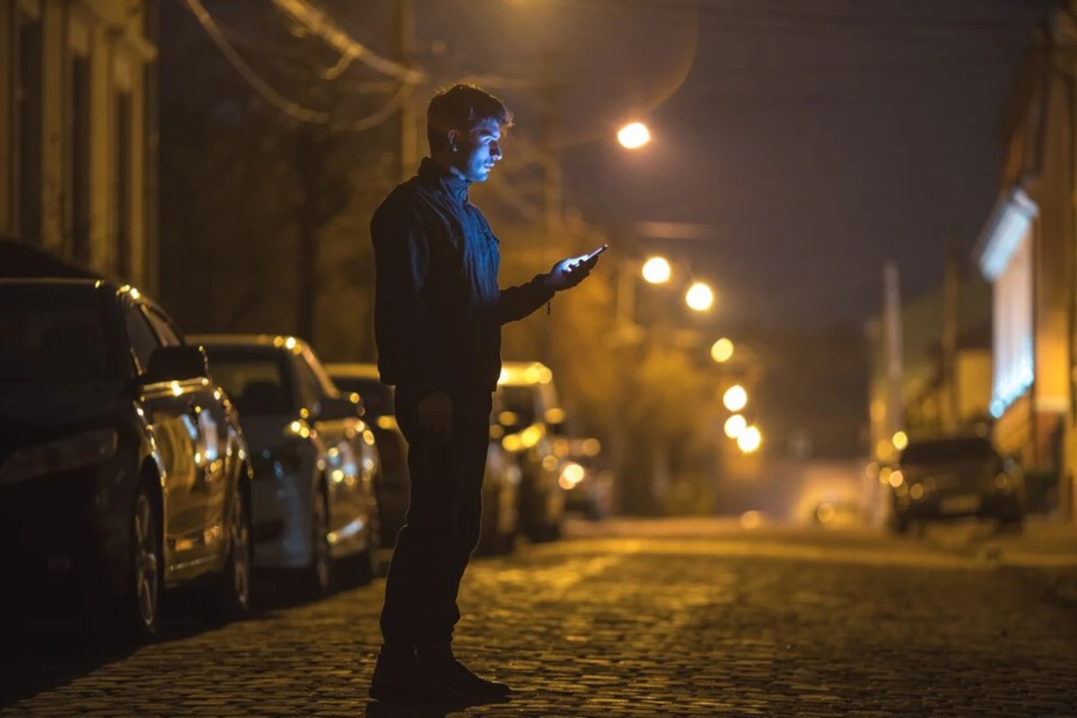 Вернувшийся из Москвы в Баку мужчина был потрясен увиденным в телефоне жены - ФОТО