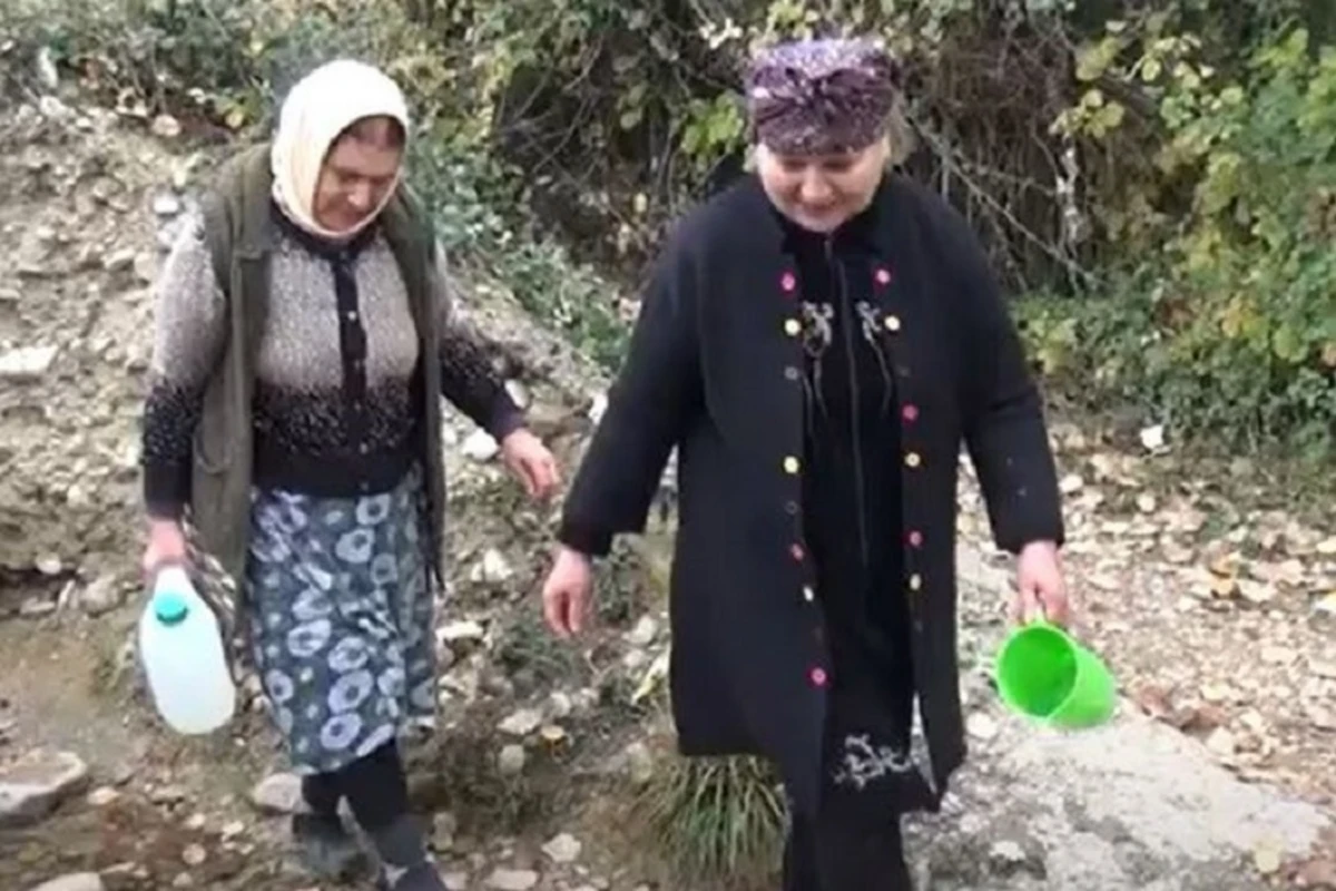 Çirkli suya məcbur qalan kənd: Qurumlar nə deyir? - VİDEO