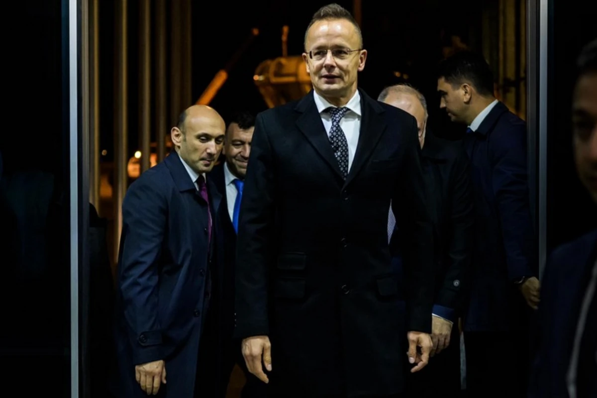 Macarıstanın xarici işlər və ticarət naziri Azərbaycana səfərə gəlib - FOTO