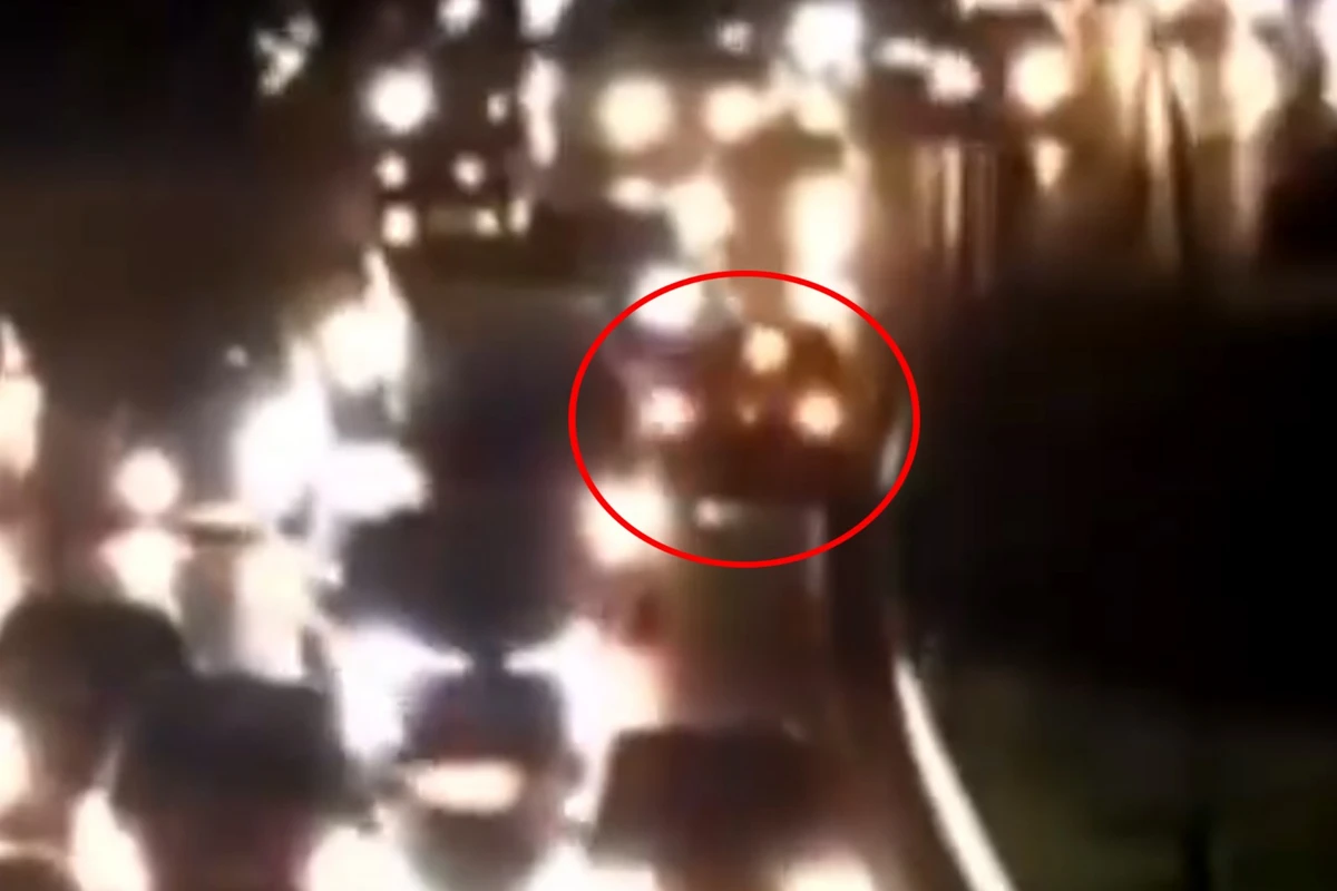 Bakıda Prius mərkəzi yolda protiv sürdü - VİDEO