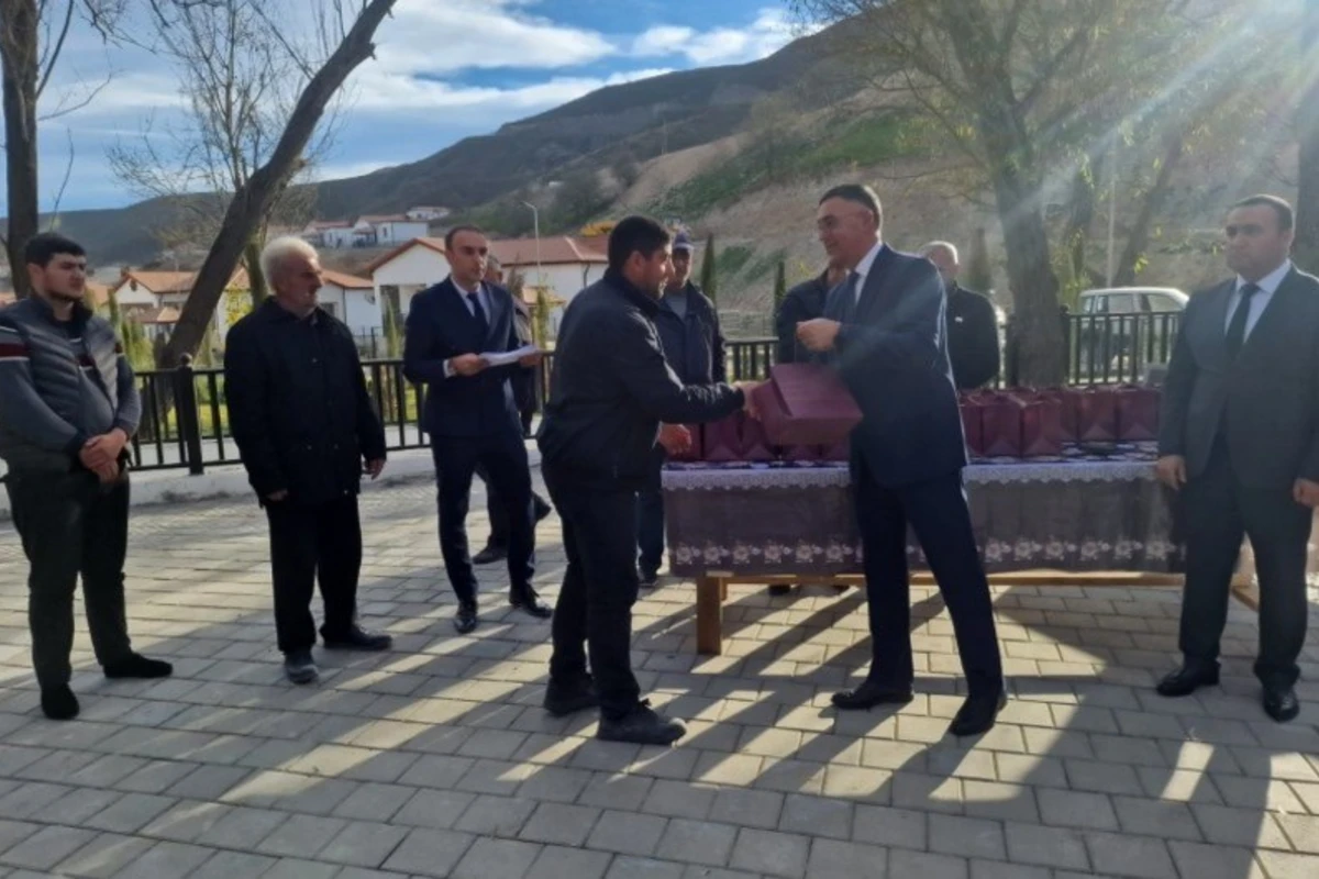 Zabuxda məskunlaşan daha 25 ailəyə evlərinin açarları təqim olunub - FOTO