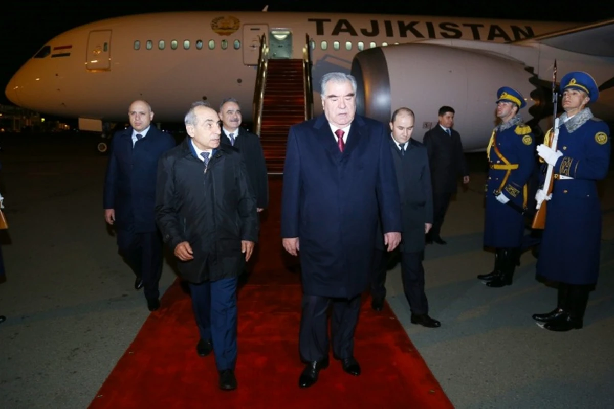 Tacikistan Prezidenti Emoməli Rəhmon Azərbaycana işgüzar səfərə gəlib - FOTO
