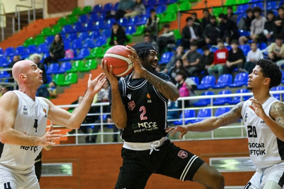 Neftçi Azərbaycan çempionatının əsas favoritini məğlub edib
