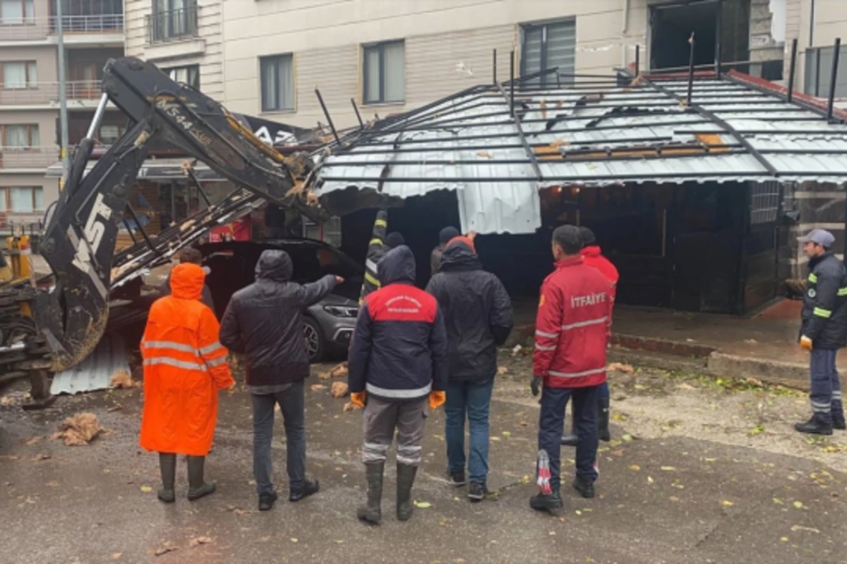 Türkiyənin 2 vilayətində əlverişsiz hava şəraiti ilə əlaqədar təhsil dayandırıldı - FOTO