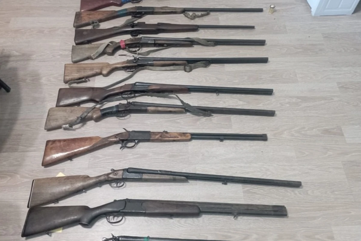 Şirvanda avtomat tapılıb, 11 tüfəng isə polisə təhvil verilib - FOTO