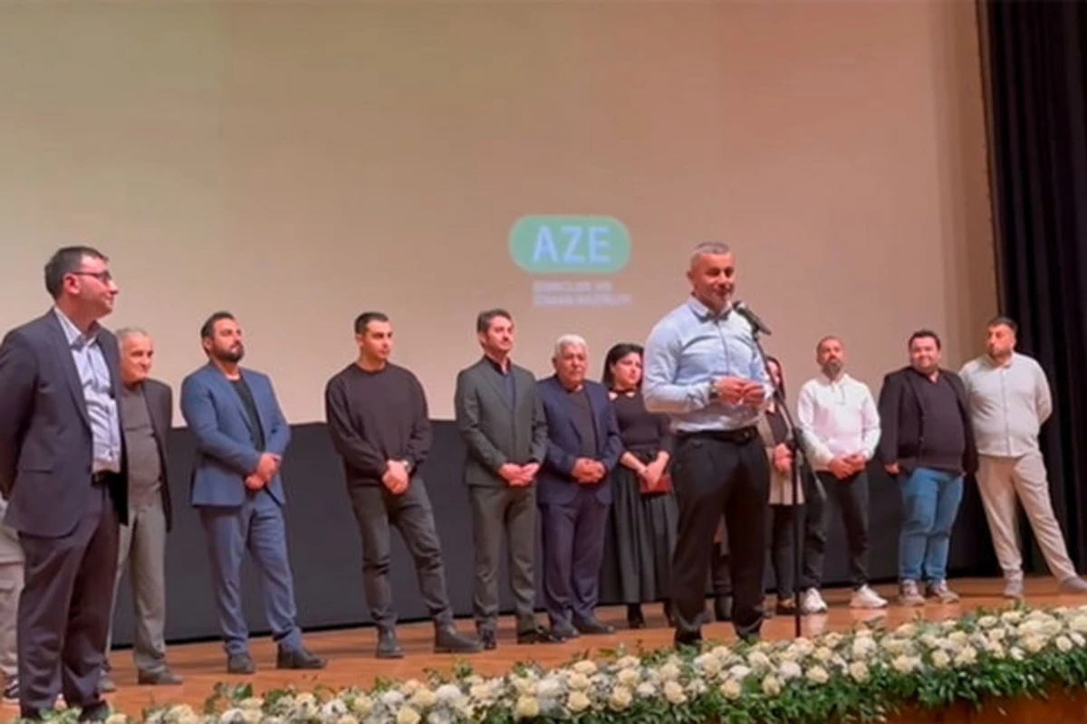 Qurban Qurbanov filminin təqdimatında göz yaşlarını saxlaya bilmədi - VİDEO