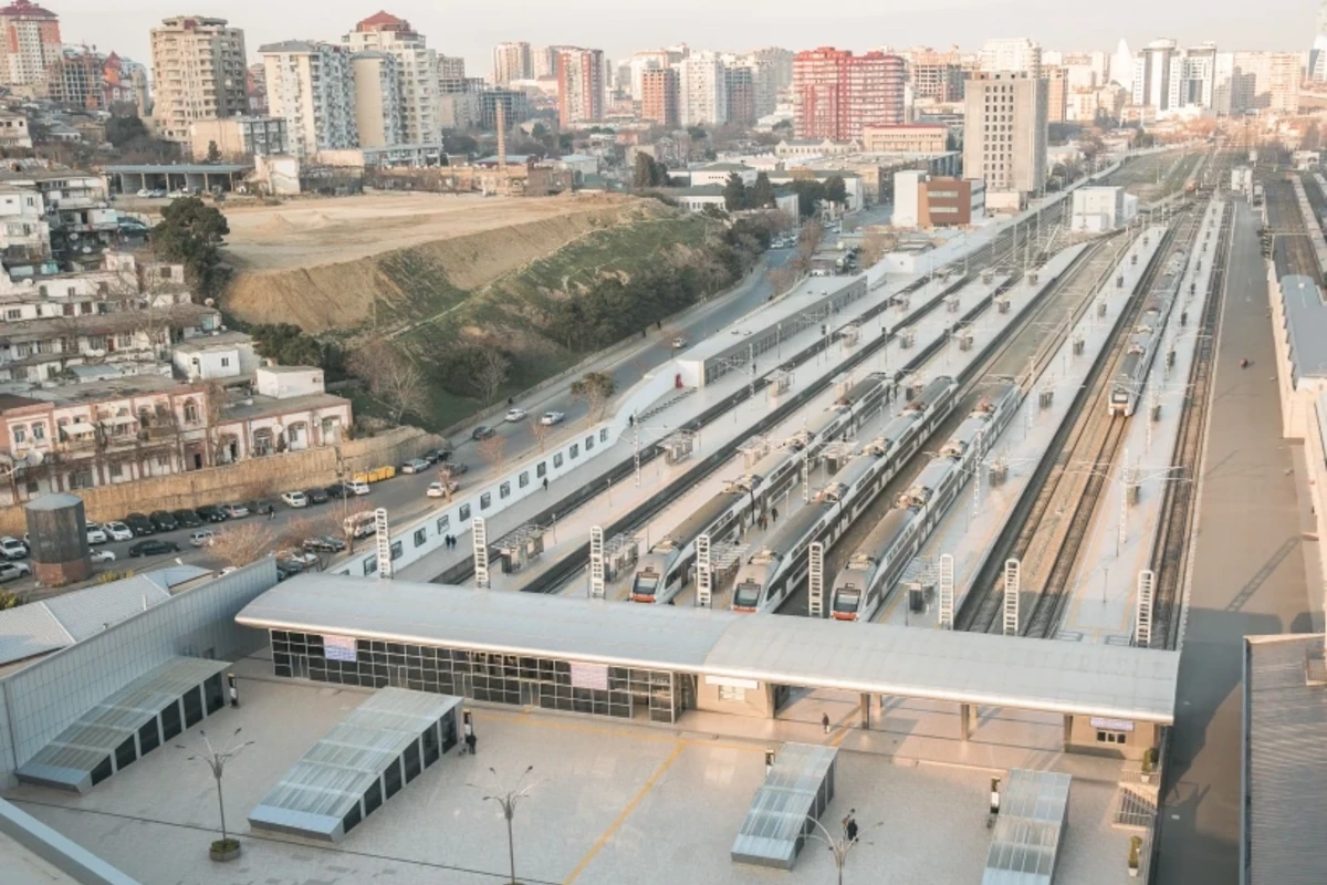 Bakı Dəmiryol Vağzalındakı ticarət mərkəzində tüstülənmə baş verib