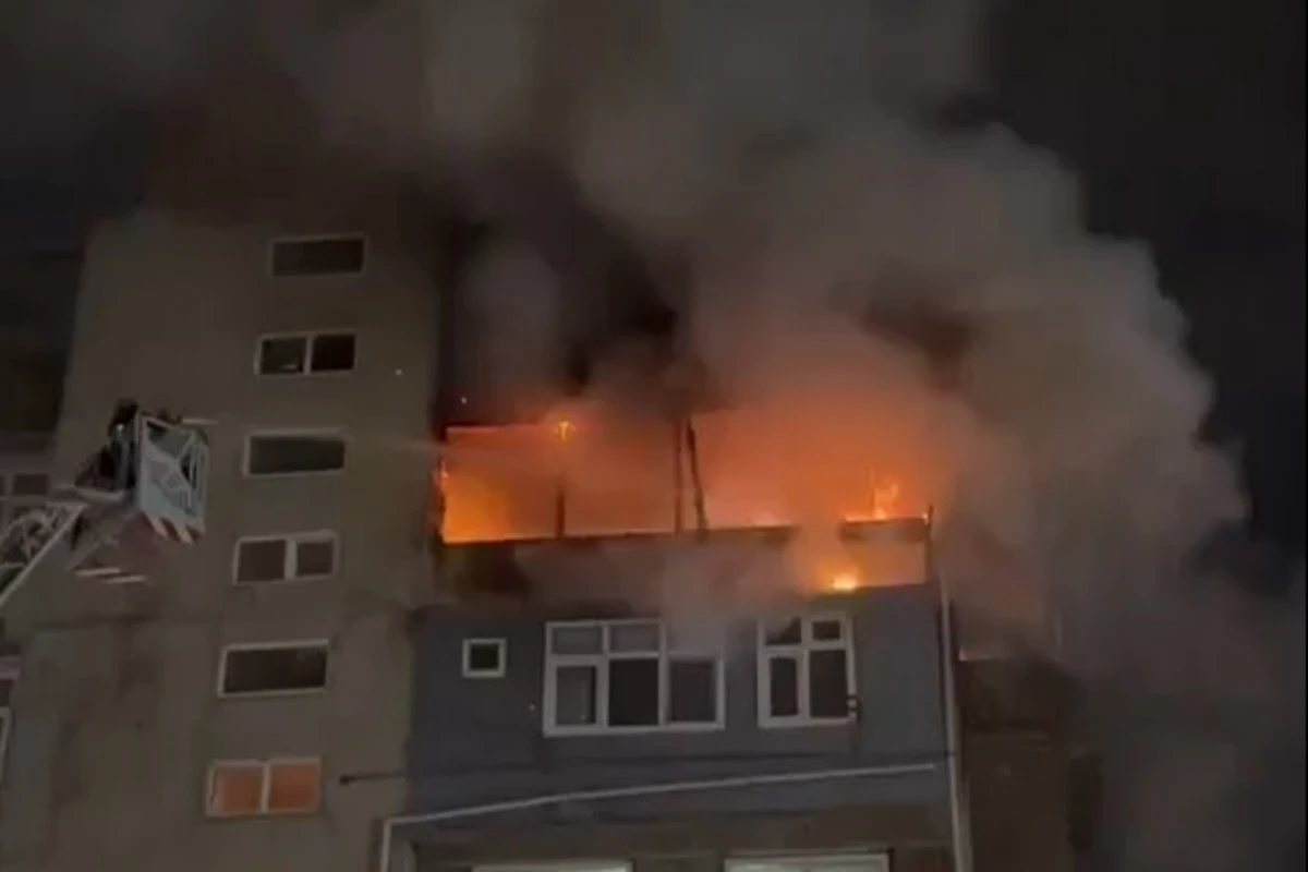 Полиция взяла под контроль здание в Баку, в котором произошел пожар - ОБНОВЛЕНО + ВИДЕО