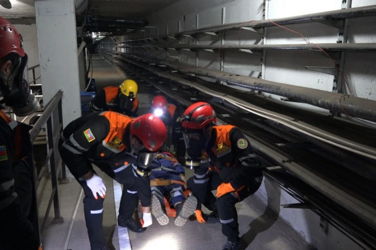 8 Noyabr metrostansiyasında şərti yanğın söndürülüb - FOTO/VİDEO 8 Noyabr metrostansiyasında şərti yanğın söndürülüb - FOTO/VİDEO
