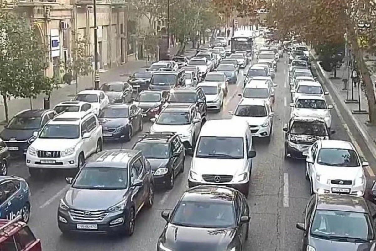 На ряде улиц и проспектов Баку наблюдаются пробки - СПИСОК