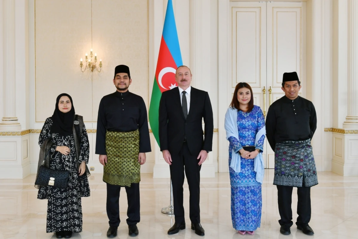 Azərbaycan Prezidenti Malayziyanın yeni səfirinin etimadnaməsini qəbul edib - YENİLƏNİB - FOTO