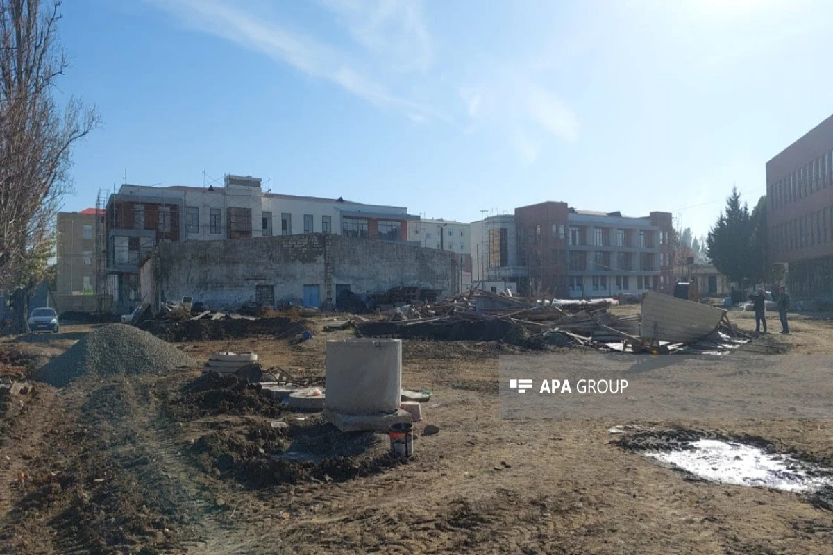 Lənkəranda fəhlə Peşə liseyi üçün tikilən binada yıxılaraq xəsarət alıb - FOTO