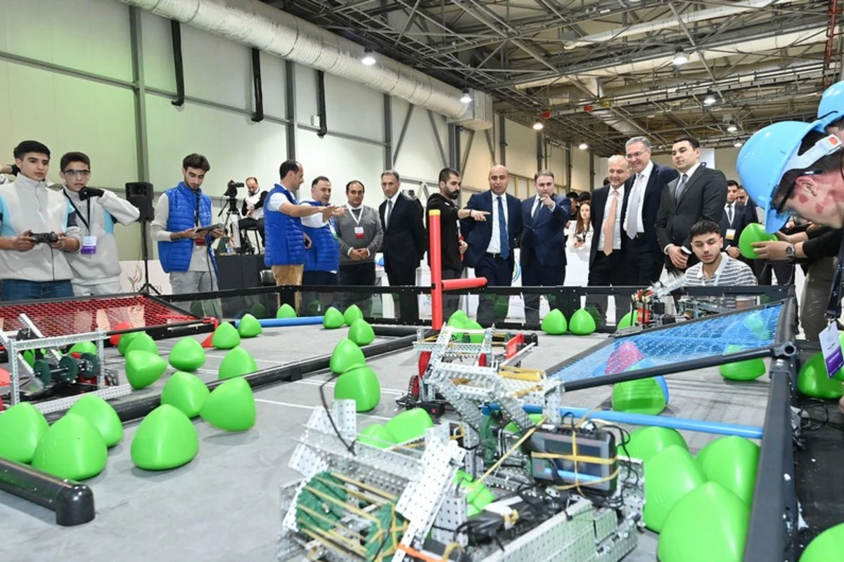 Prezident köməkçiləri və nazirlər STEAM Azərbaycan Festivalında - FOTO