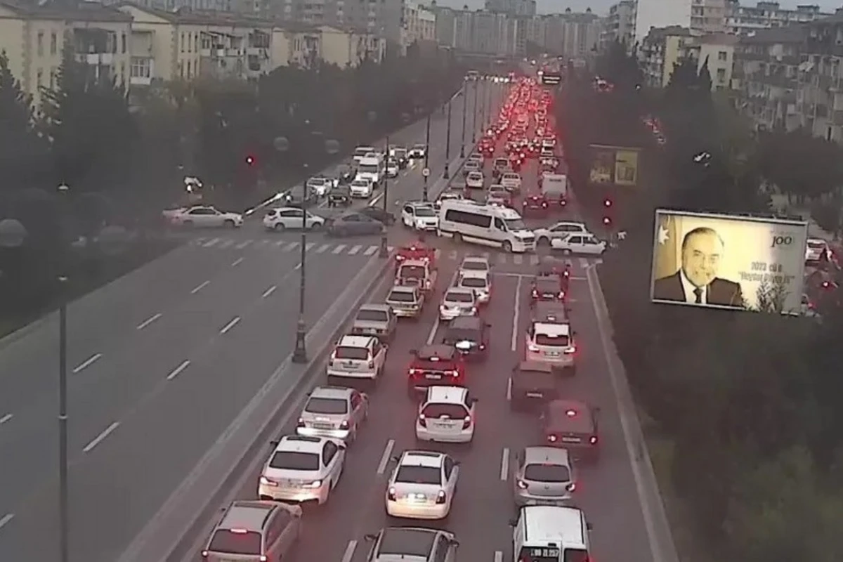 Bakının bir sıra yollarında tıxac müşahidə olunur - SİYAHI