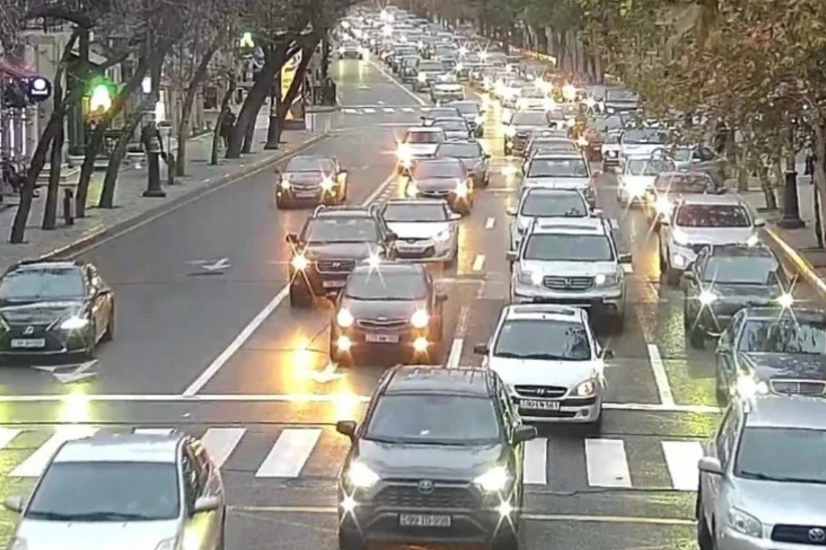 На ряде улиц и проспектов Баку наблюдаются пробки - СПИСОК