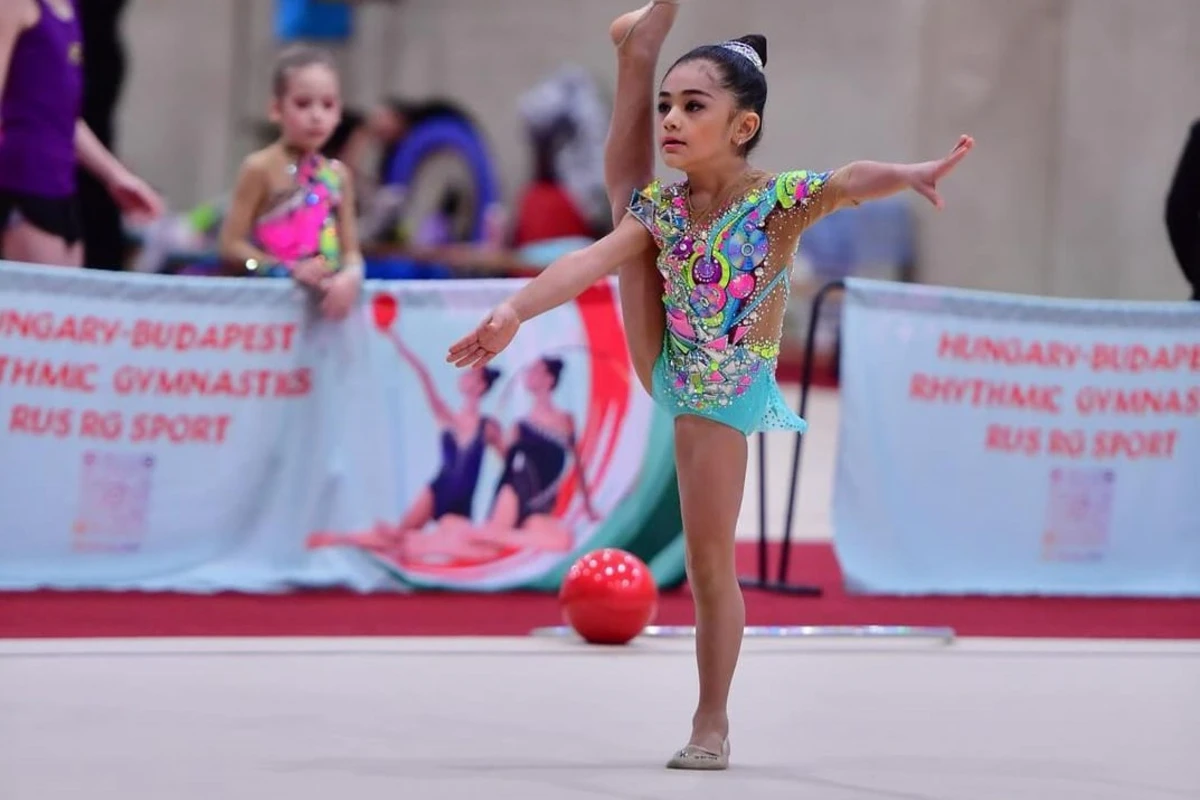 Azərbaycanlı gimnast qızıl medal və kubokla vətənə döndü - FOTO
