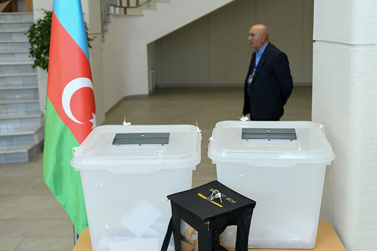 Kimlər prezidentliyə namizədliyini irəli sürə bilərlər? - Konstitusiyadan çıxarış