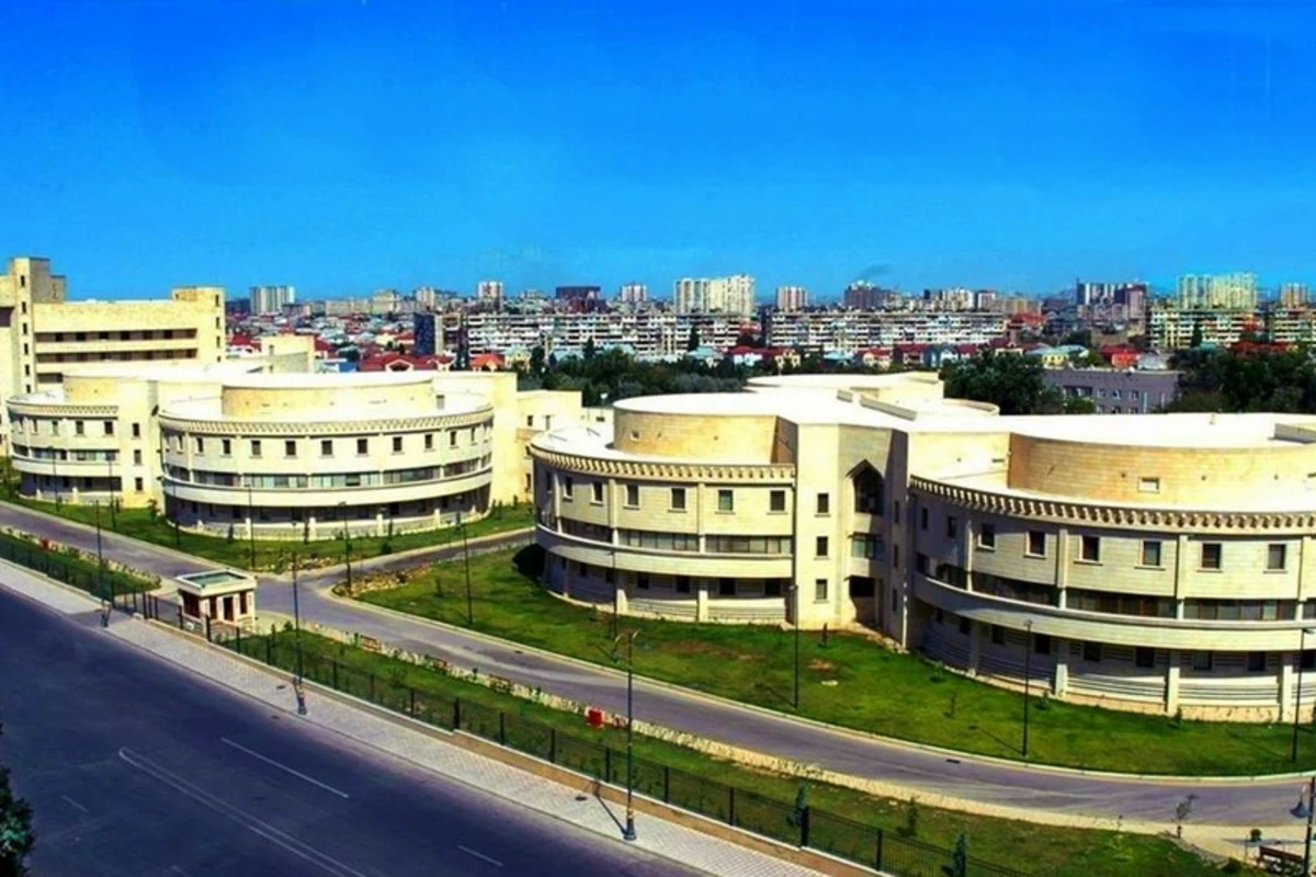 Azərbaycanda ilk dəfə toyuq korluğu xəstəliyinin qarşısını alan əməliyyat icra olunub - FOTO
