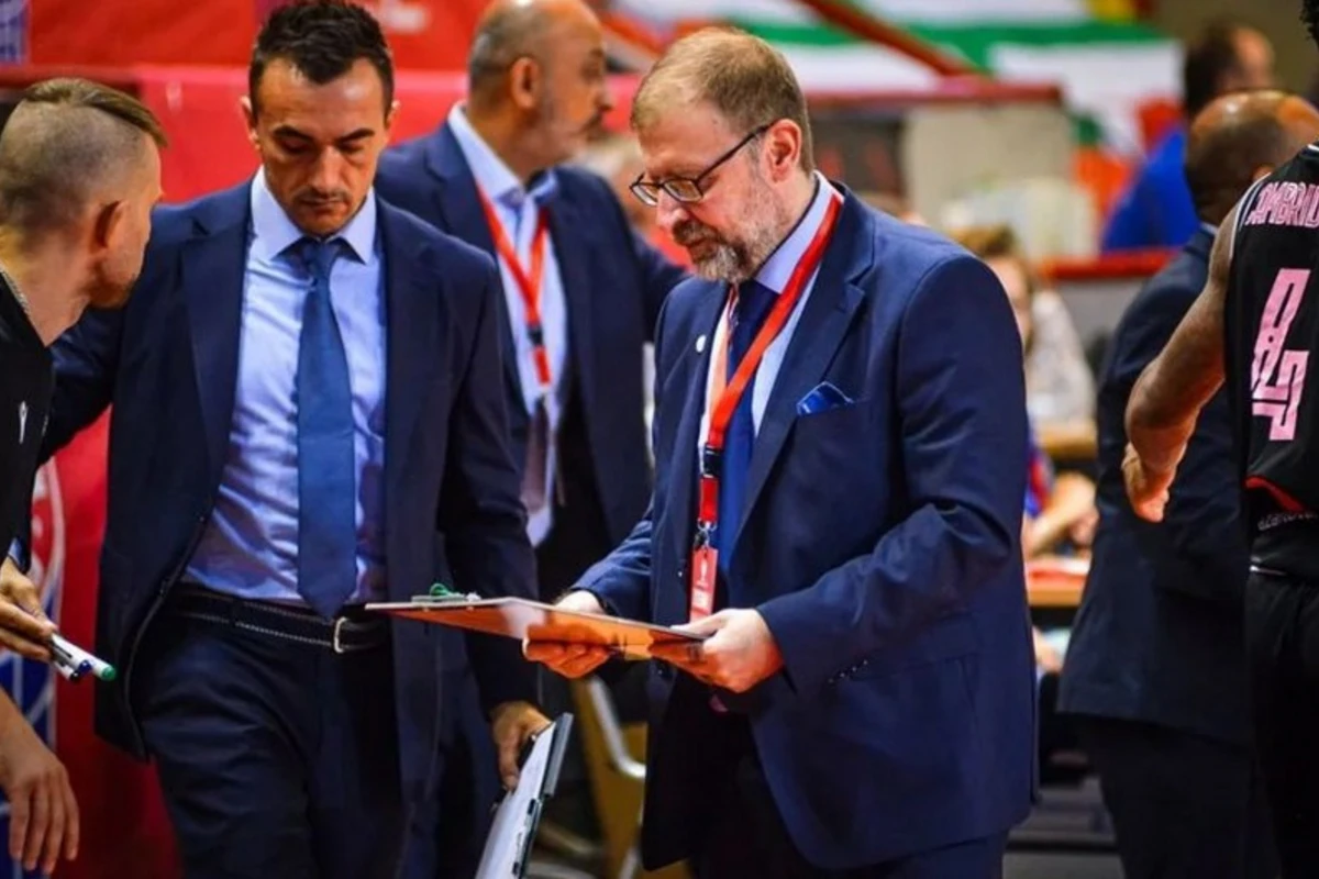 Sabah basketbol komandası baş məşqçisi ilə vidalaşıb