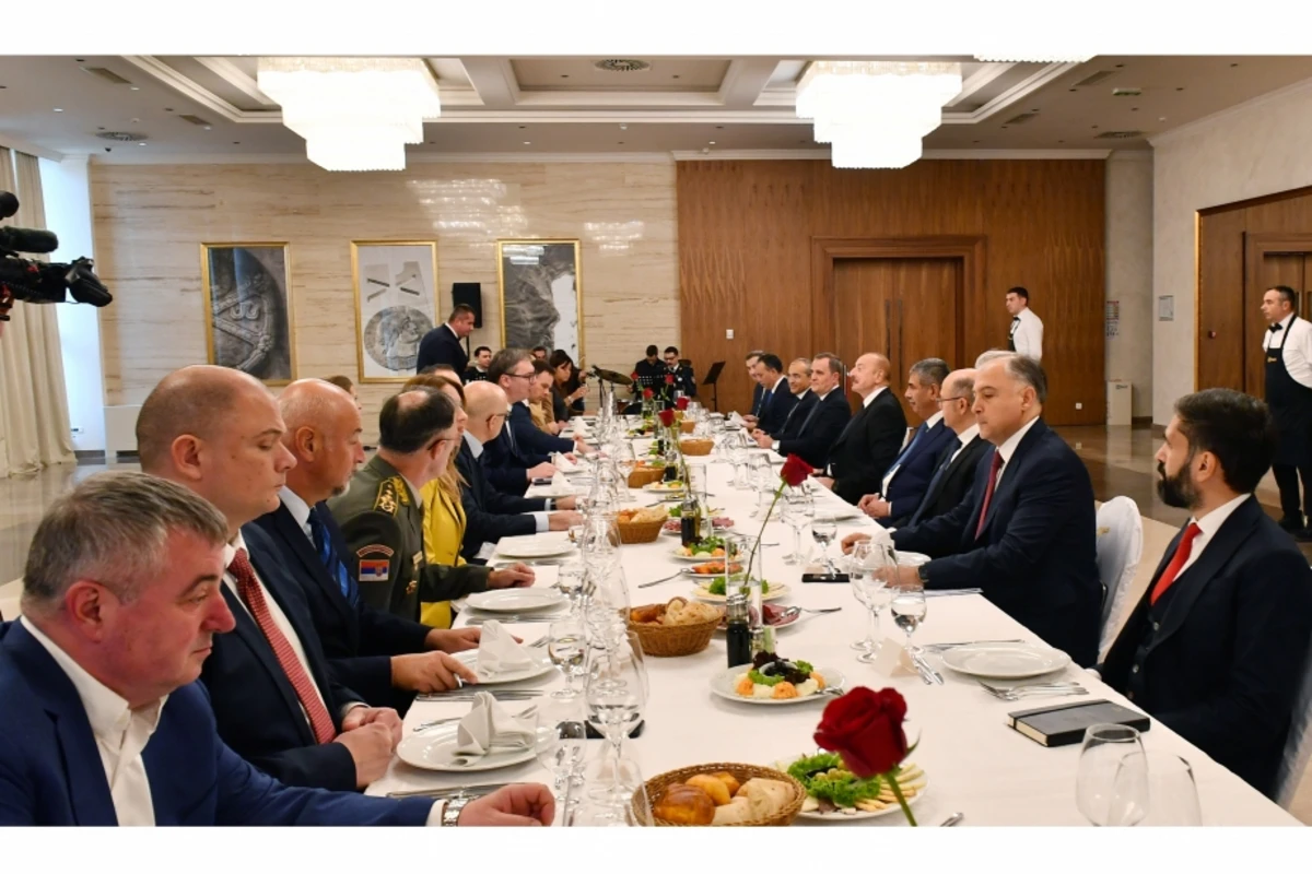 İlham Əliyevin Aleksandar Vuçiçlə birgə nahar əsnasında geniş tərkibdə görüşü keçirilib