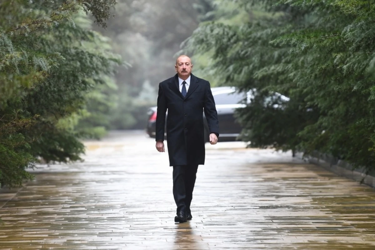 Prezident İlham Əliyev Ümummilli Lider Heydər Əliyevin məzarını ziyarət edib - FOTO/VİDEO