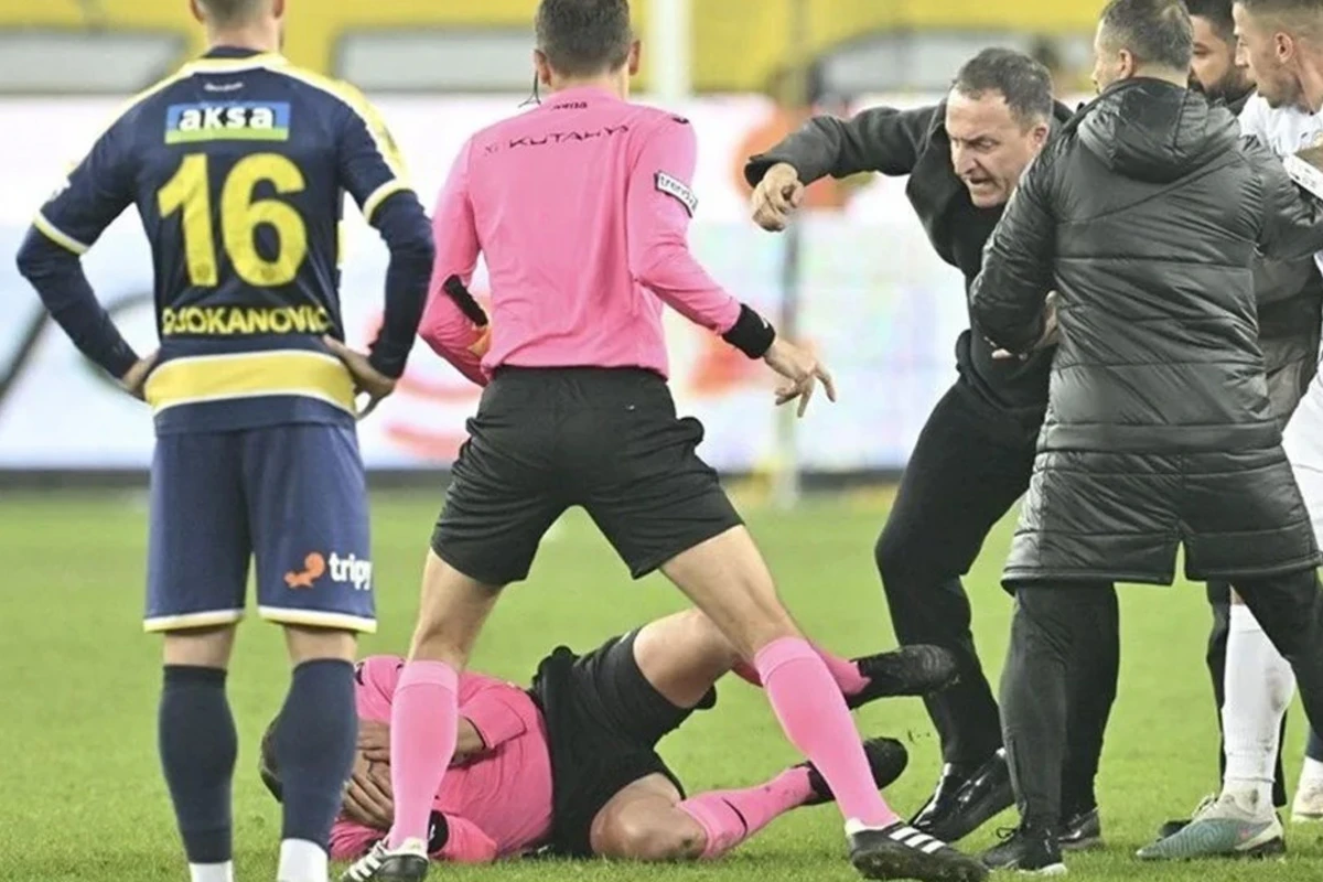 Ankaragücü futbolçuları qalmaqallı matça Kurtlar Vadisi musiqisi sədaları altında çıxıb - VİDEO