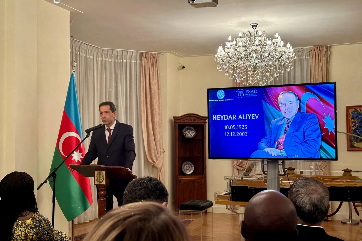 Haaqada Heydər Əliyevin vəfatının 20-ci ildönümü ilə əlaqədar anım mərasimi keçirilib - FOTO