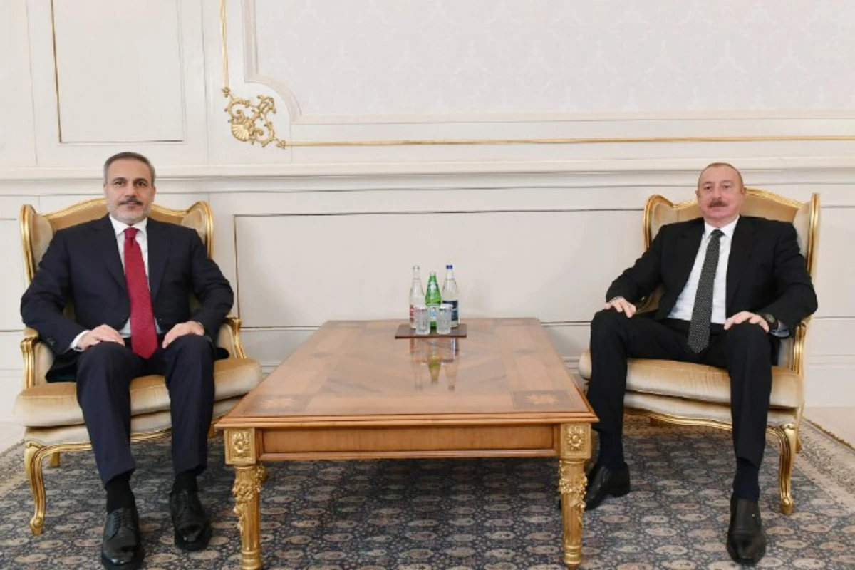 Prezident İlham Əliyev Türkiyənin xarici işlər nazirini qəbul edib
