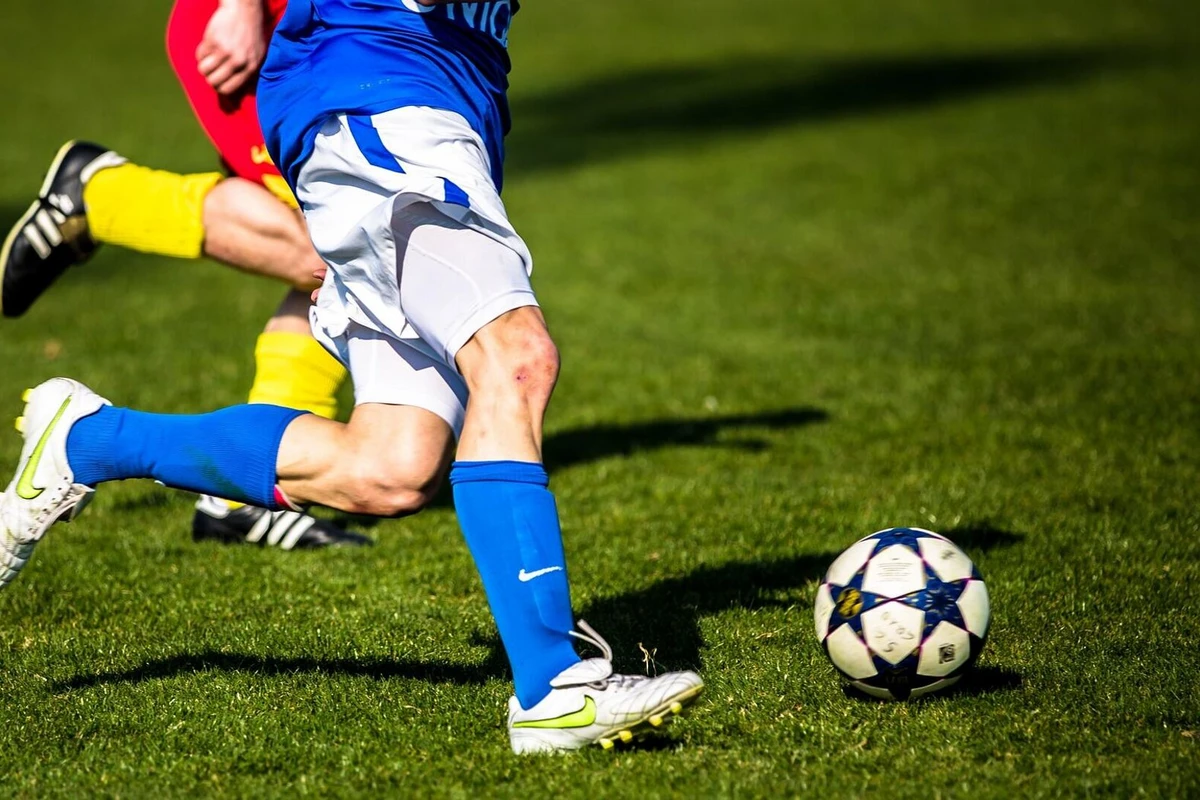 20 yaşlı futbolçu matç zamanı insult keçirdi - FOTO