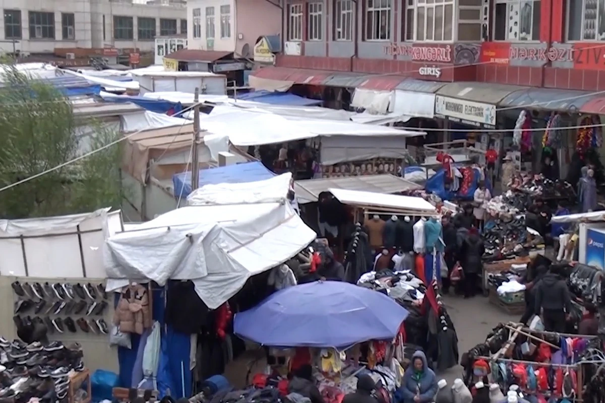 Bakıda bir neçə ticarət mərkəzinin fəaliyyəti məhdudlaşdırıldı - FOTO/VİDEO Bakıda bir neçə ticarət mərkəzinin fəaliyyəti məhdudlaşdırıldı - FOTO/VİDEO