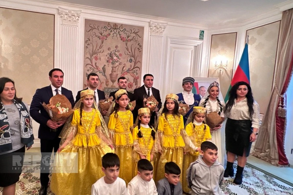 Parisdə Dünya Azərbaycanlılarının Həmrəylik Günü qeyd edilib - FOTO