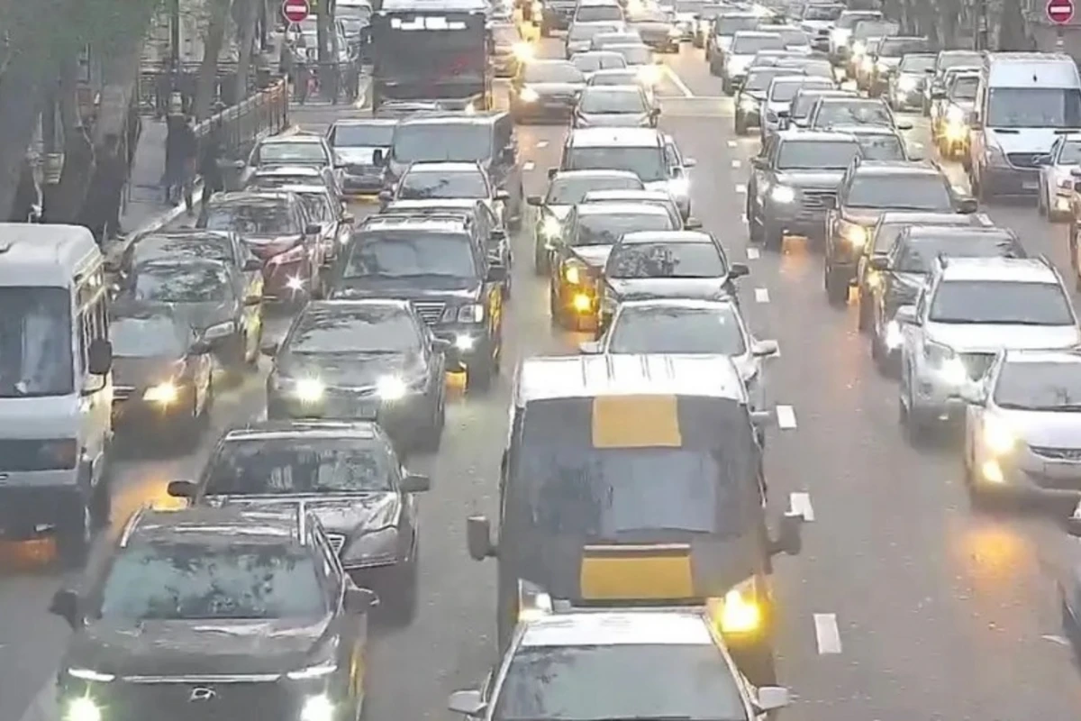 Bakının bir sıra yollarında tıxac müşahidə olunur - SİYAHI