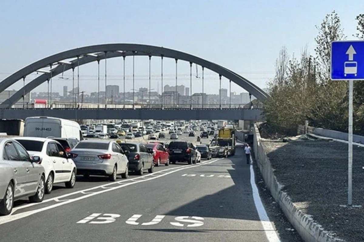 Sumqayıt yolunda zolağın çəkilməsi sərnişindaşımanı artırıb