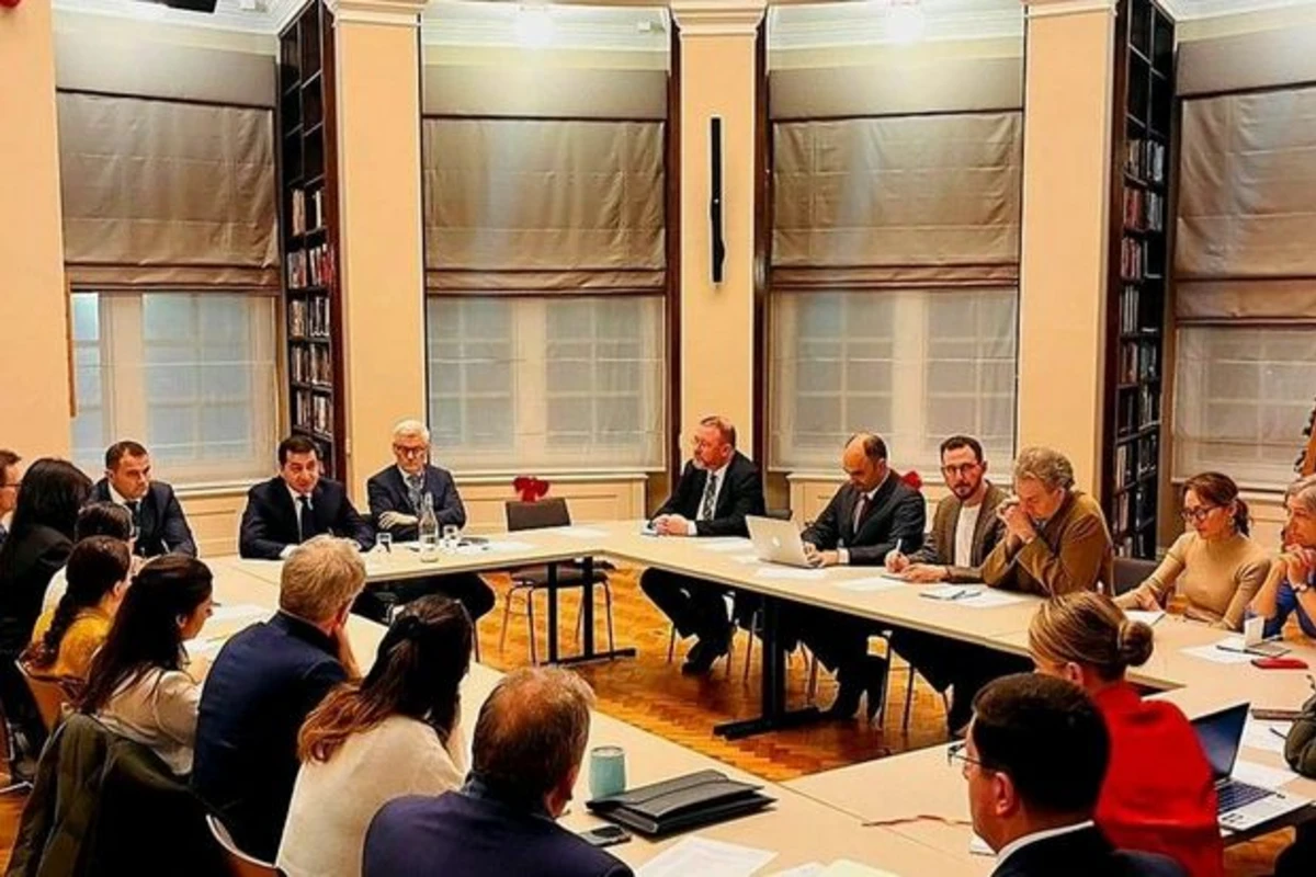 Hikmət Hacıyev RUSI Britaniya İnstitutunda görüş keçirib - FOTO