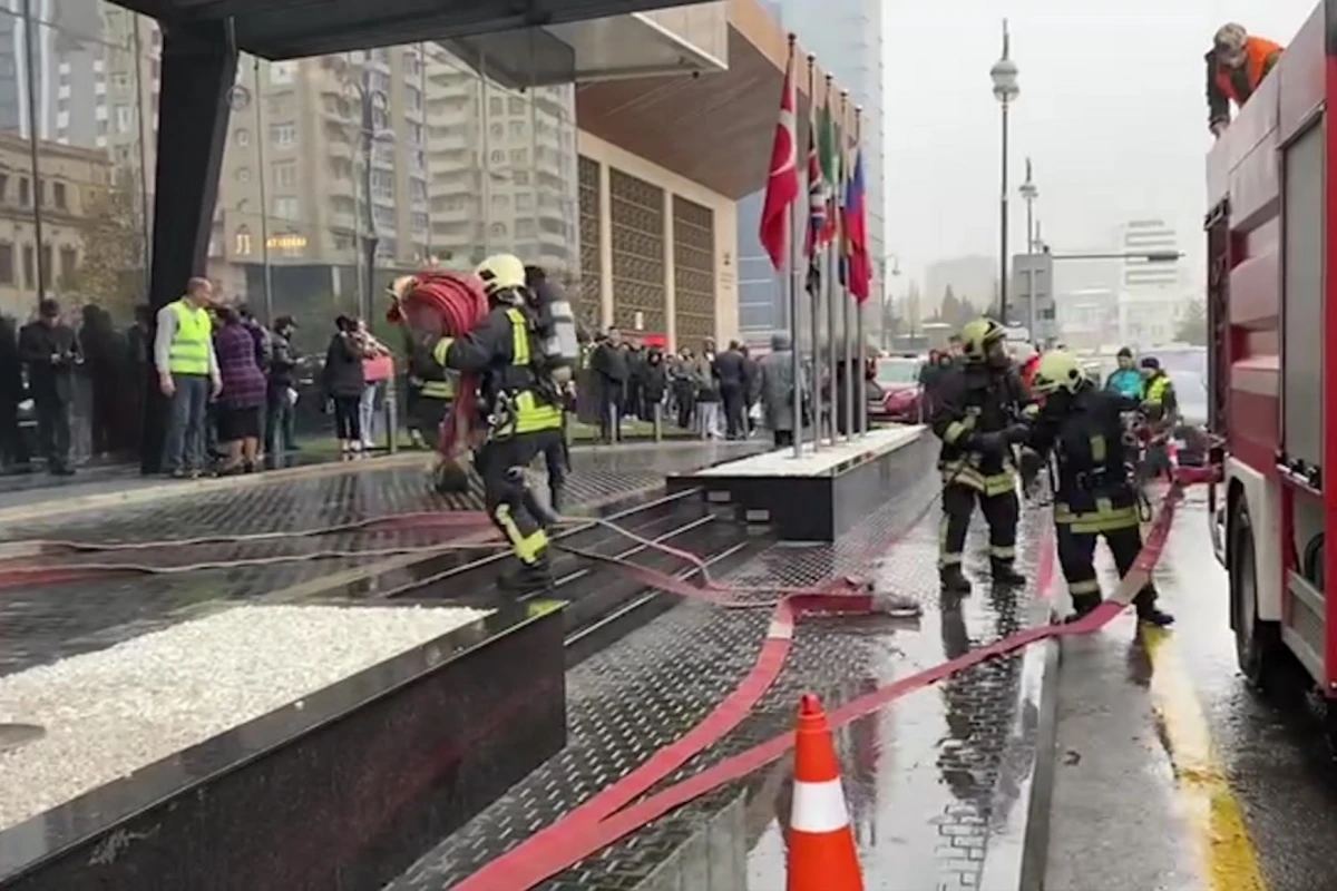 “Demirchi Tower”də yanğın-taktiki təlimi keçirilib - FOTO/VİDEO “Demirchi Tower”də yanğın-taktiki təlimi keçirilib - FOTO/VİDEO