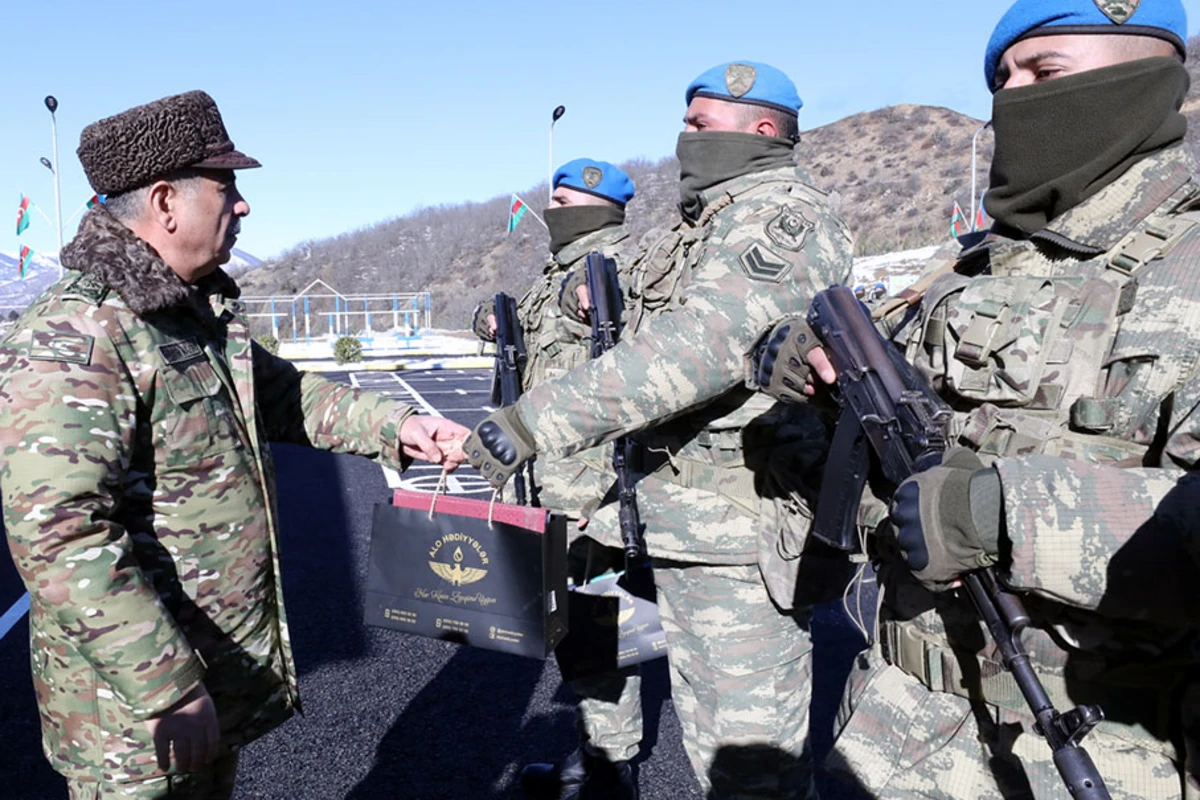 Zakir Həsənov Laçında hərbi qulluqçularla görüşüb - FOTO/VİDEO
