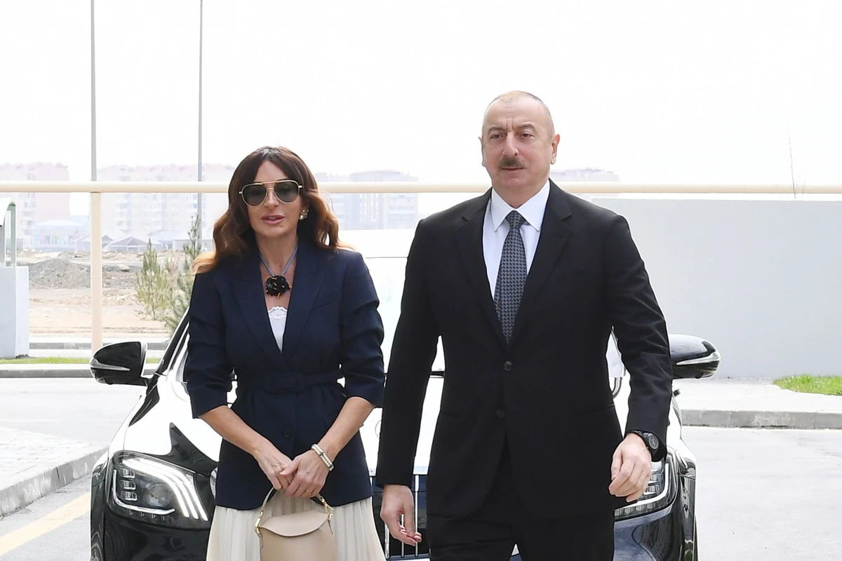 İlham Əliyev və Mehriban Əliyeva Qırmızı Bazar qəsəbəsində olublar